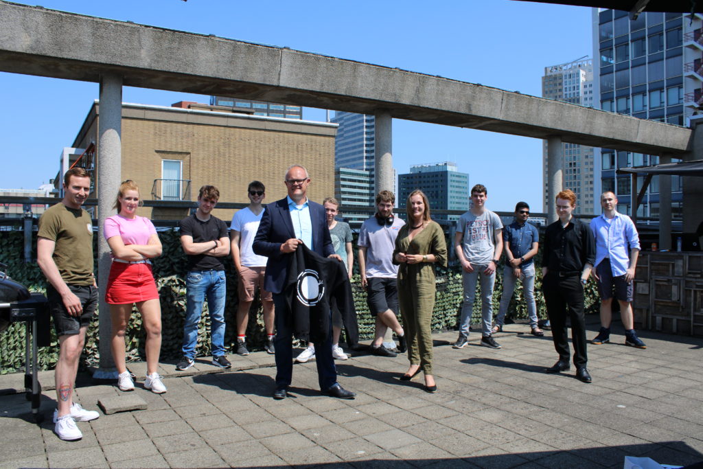 Groep mensen van stichting Cyberworkplace